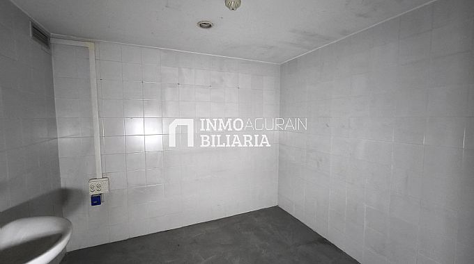 Venta / Alquiler de local comercial en Pamplona