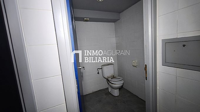 Venta / Alquiler de local comercial en Pamplona