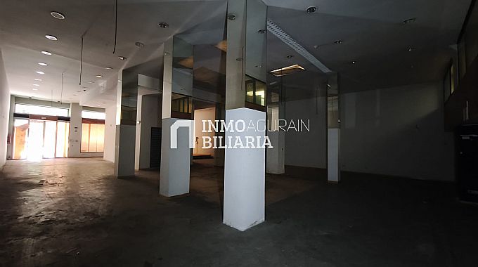 Venta / Alquiler de local comercial en Pamplona
