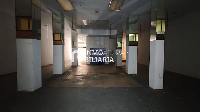 Venta / Alquiler de local comercial en Pamplona