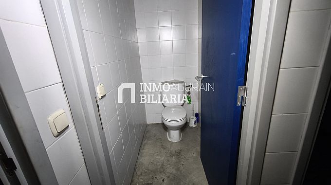 Venta / Alquiler de local comercial en Pamplona