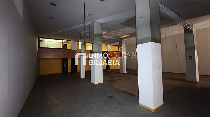 Venta / Alquiler de local comercial en Pamplona