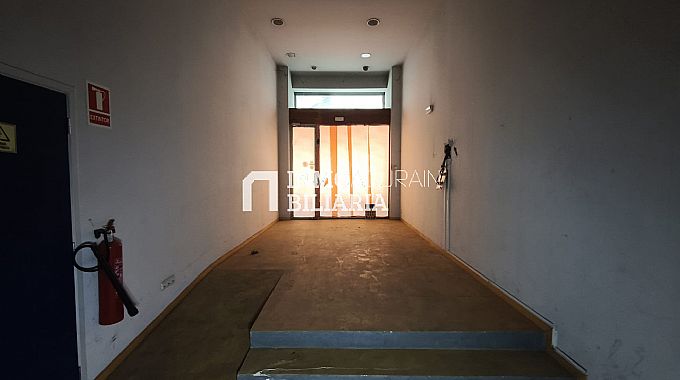 Venta / Alquiler de local comercial en Pamplona
