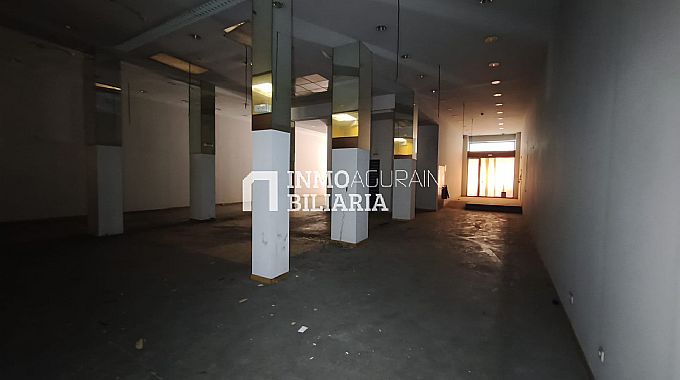 Venta / Alquiler de local comercial en Pamplona