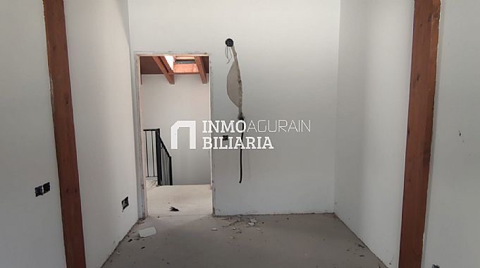VENTA DE 7 CASAS ADOSADAS + LOCAL EN CONSTRUCCION