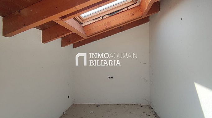 VENTA DE 7 CASAS ADOSADAS + LOCAL EN CONSTRUCCION