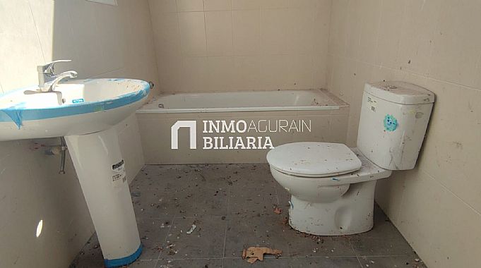 VENTA DE 7 CASAS ADOSADAS + LOCAL EN CONSTRUCCION