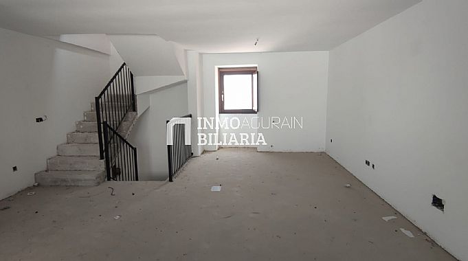 VENTA DE 7 CASAS ADOSADAS + LOCAL EN CONSTRUCCION