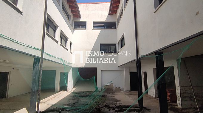 VENTA DE 7 CASAS ADOSADAS + LOCAL EN CONSTRUCCION