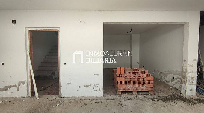 VENTA DE 7 CASAS ADOSADAS + LOCAL EN CONSTRUCCION