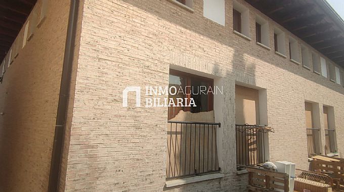 VENTA DE 7 CASAS ADOSADAS + LOCAL EN CONSTRUCCION