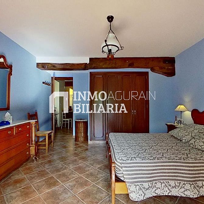 CASA UNIFAMILIAR CON TERRENO Y ASCENSOR EN IZURDIAGA - 50