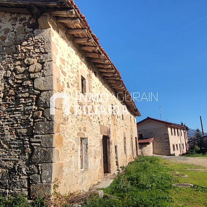 FINCA URBANA CON TERRENO EN NARBAIZA - 2
