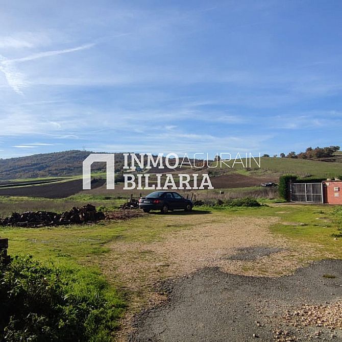 FINCA URBANA CON TERRENO EN NARBAIZA - 3