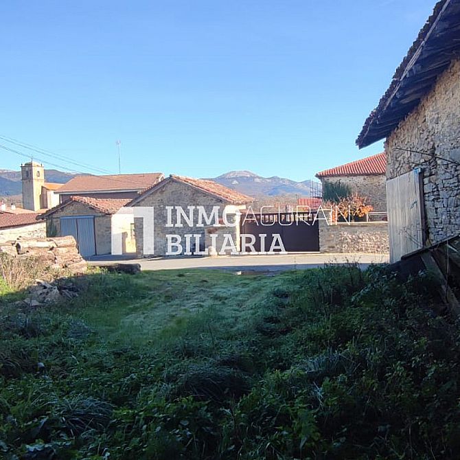 FINCA URBANA CON TERRENO EN NARBAIZA - 7