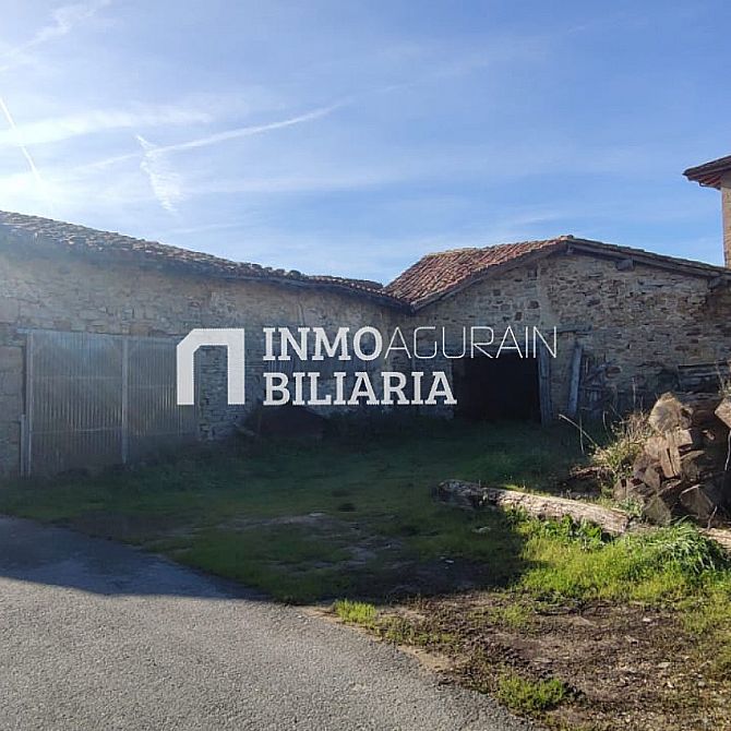 FINCA URBANA CON TERRENO EN NARBAIZA - 8