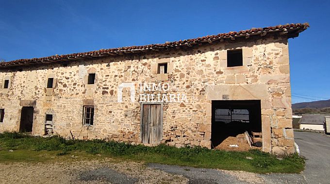 FINCA URBANA CON TERRENO EN NARBAIZA