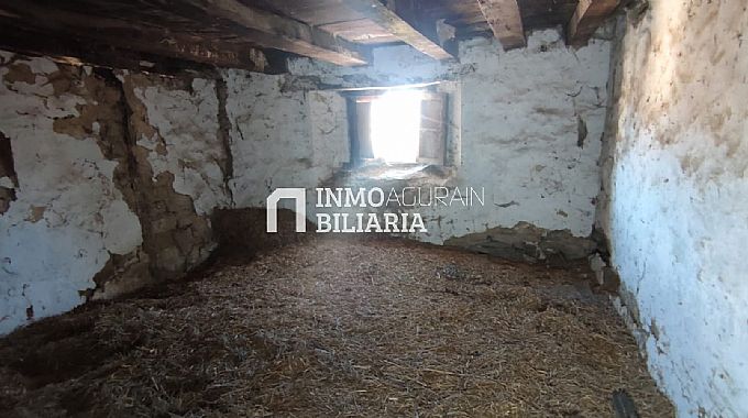 FINCA URBANA CON TERRENO EN NARBAIZA