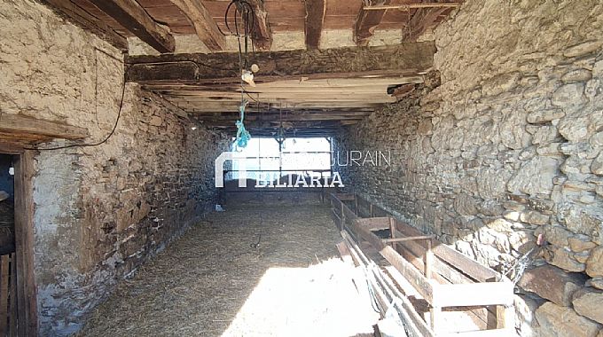 FINCA URBANA CON TERRENO EN NARBAIZA