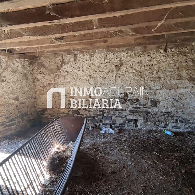 FINCA URBANA CON TERRENO EN NARBAIZA - 16