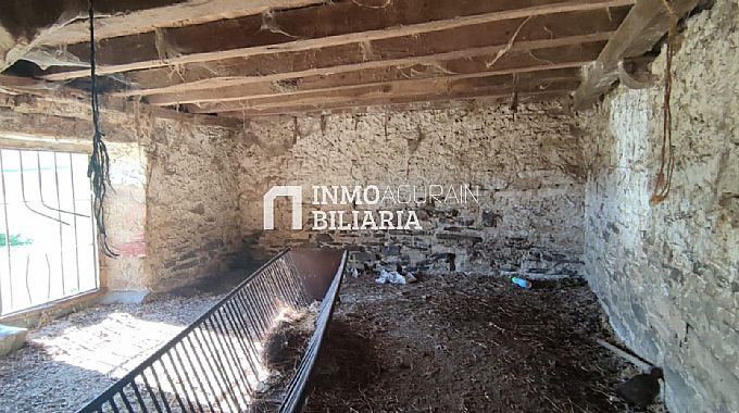 FINCA URBANA CON TERRENO EN NARBAIZA