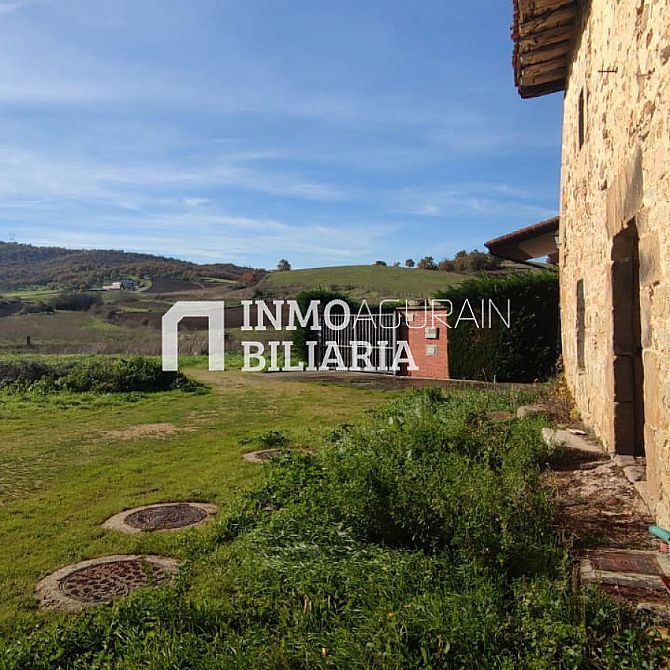 FINCA URBANA CON TERRENO EN NARBAIZA - 18