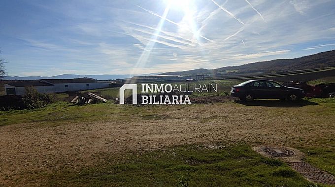 FINCA URBANA CON TERRENO EN NARBAIZA