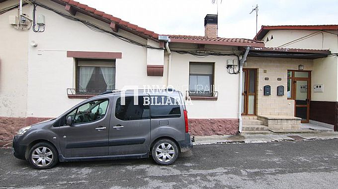 SE VENDE CASA ADOSADA EN OLAZTI/OLAZAGUTIA