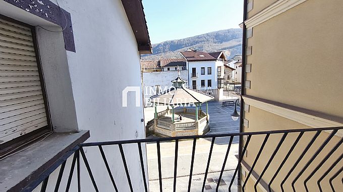 CASA UNIFAMILIAR ADOSADA EN OLAZTI/OLAZAGUTIA