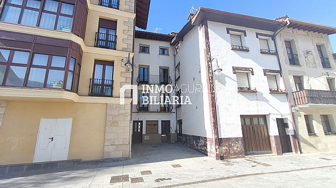 CASA UNIFAMILIAR ADOSADA EN OLAZTI/OLAZAGUTIA