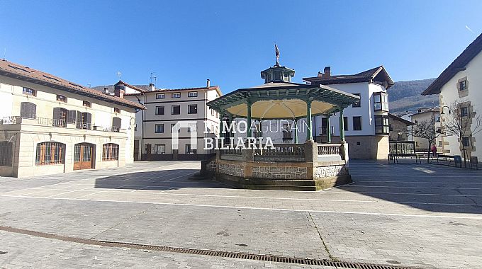 CASA UNIFAMILIAR ADOSADA EN OLAZTI/OLAZAGUTIA
