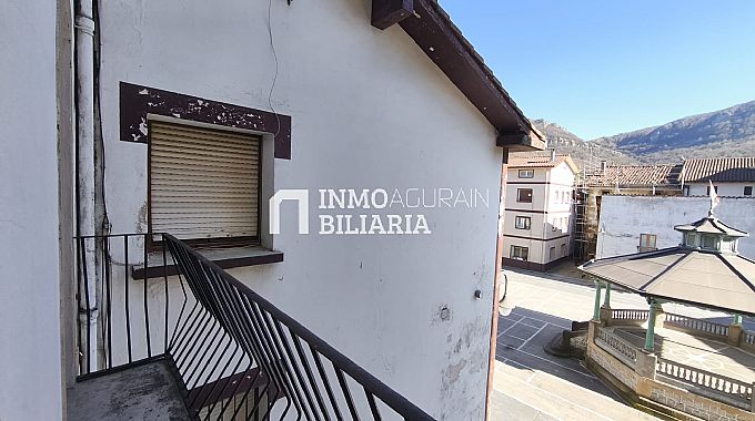 CASA UNIFAMILIAR ADOSADA EN OLAZTI/OLAZAGUTIA