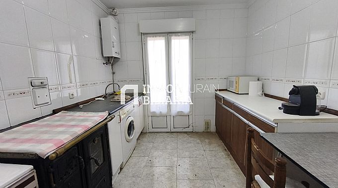 CASA UNIFAMILIAR ADOSADA EN OLAZTI/OLAZAGUTIA