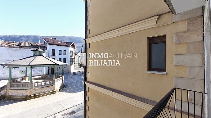 CASA UNIFAMILIAR ADOSADA EN OLAZTI/OLAZAGUTIA