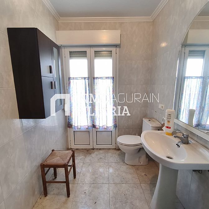 CASA UNIFAMILIAR ADOSADA EN OLAZTI/OLAZAGUTIA - 31