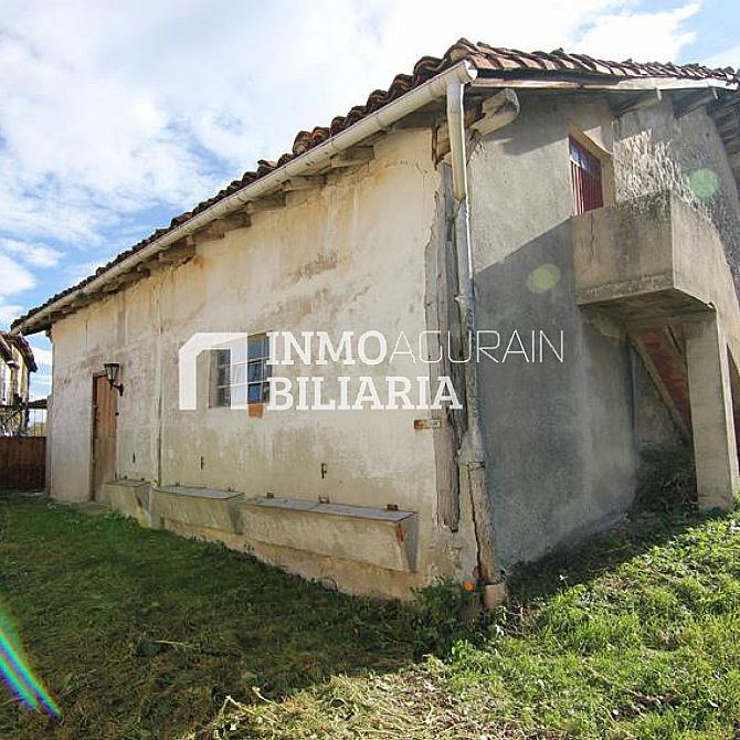 INMOBILIARIA AGURAIN VENDE EDIFICIO MENOR EN URABAIN  - 2