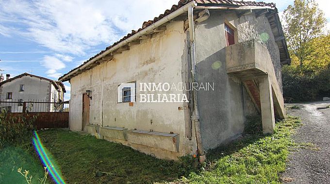 INMOBILIARIA AGURAIN VENDE EDIFICIO MENOR EN URABAIN 