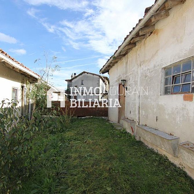 INMOBILIARIA AGURAIN VENDE EDIFICIO MENOR EN URABAIN  - 3