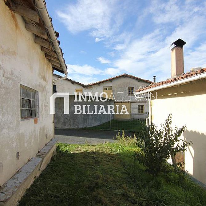INMOBILIARIA AGURAIN VENDE EDIFICIO MENOR EN URABAIN  - 4