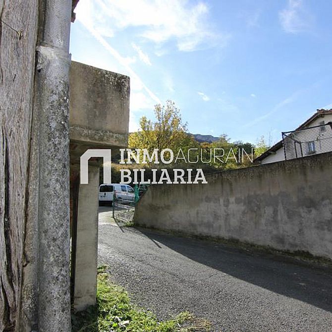 INMOBILIARIA AGURAIN VENDE EDIFICIO MENOR EN URABAIN  - 5