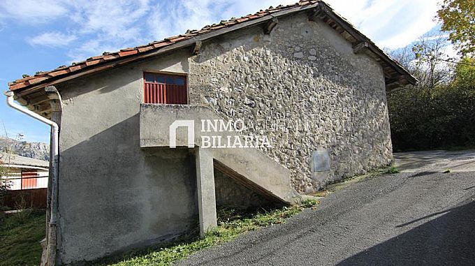 INMOBILIARIA AGURAIN VENDE EDIFICIO MENOR EN URABAIN 