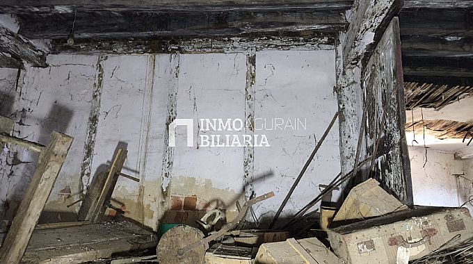 CASA A REFORMAR EN URDIAIN