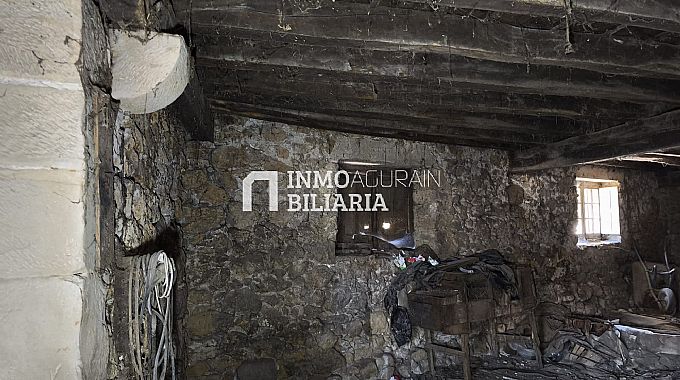 CASA A REFORMAR EN URDIAIN