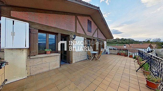 VIVIENDA DUPLEX Y GARAJE