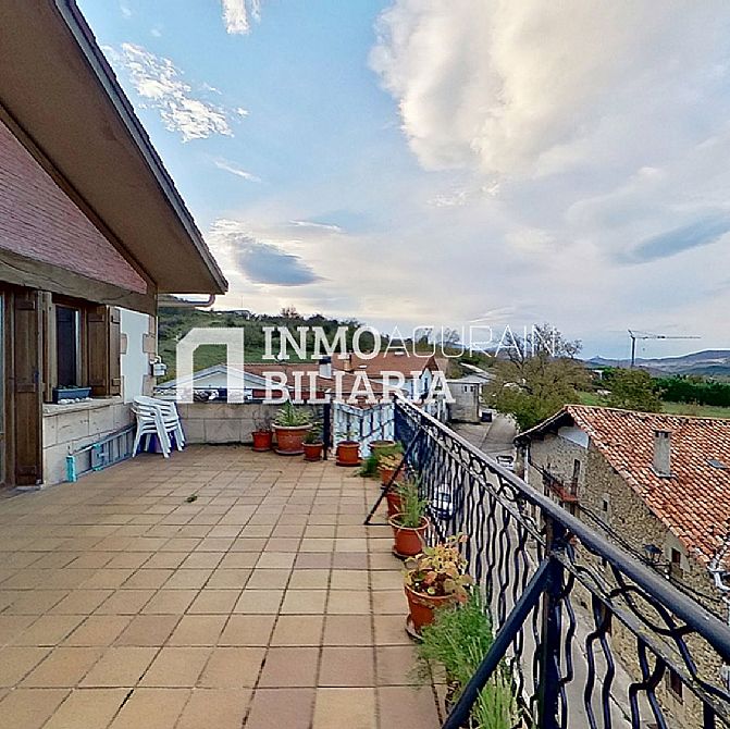 VIVIENDA DUPLEX Y GARAJE - 63