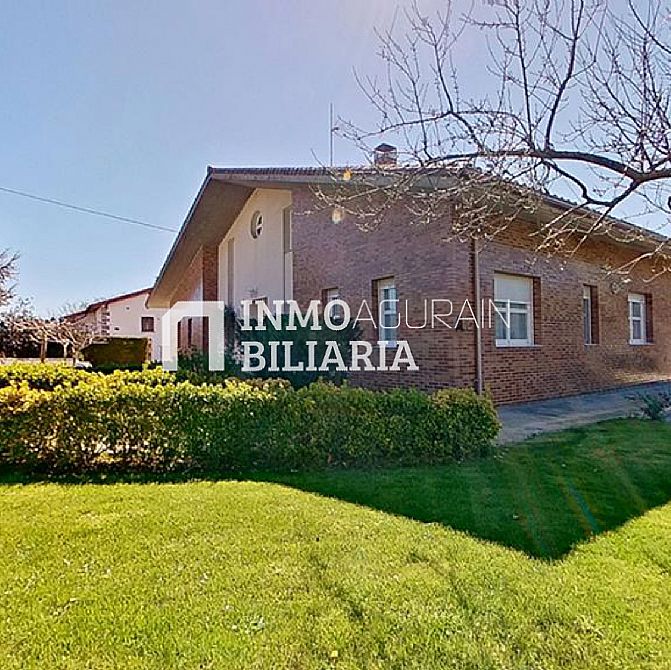 VENTA DE ESPECTACULAR CHALET EN LARREA (ALAVA) - 1