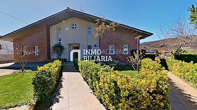 VENTA DE ESPECTACULAR CHALET EN LARREA (ALAVA)