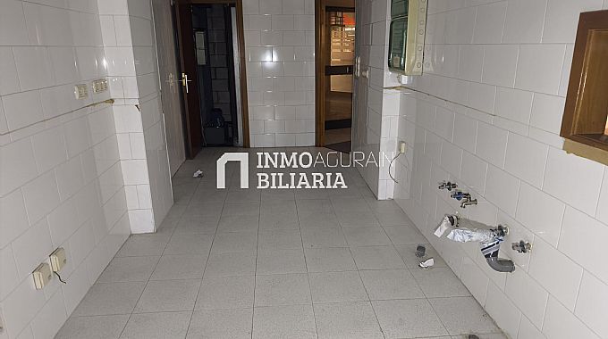 LOCAL EN CENTRO COMERCIAL DONOSTIA