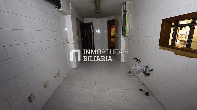 LOCAL EN CENTRO COMERCIAL DONOSTIA