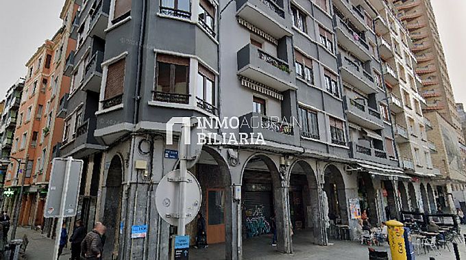 LOCAL EN PLAZA UNTZAGA DE EIBAR